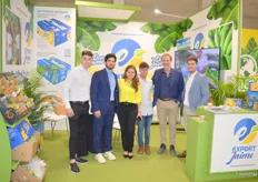 ExportJaime are Ecuadorean pineapple and banana exporters with Sara Aqvyrre (middle yellow shirt) as the General Manager and second from right Miguel Bauza and their team at Fruit Attraction 2022.